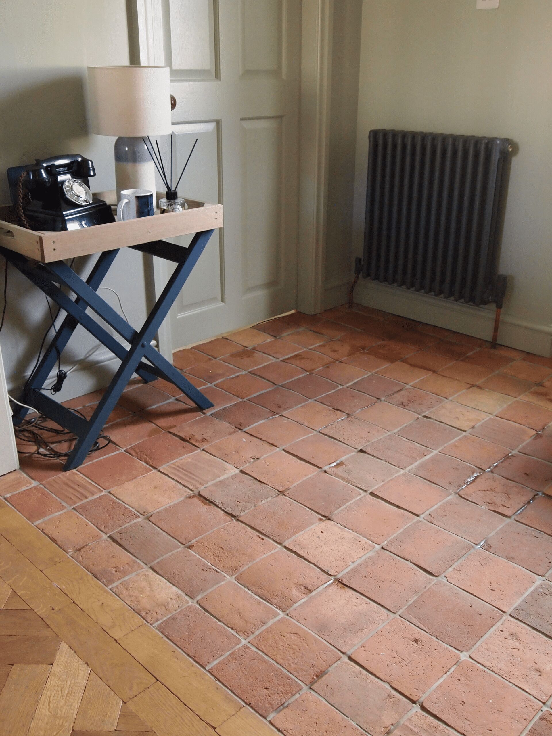 KR1 – red square reclaimed terracotta tiles